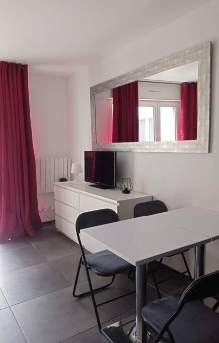 Au Calme Rive Droite Apartment *